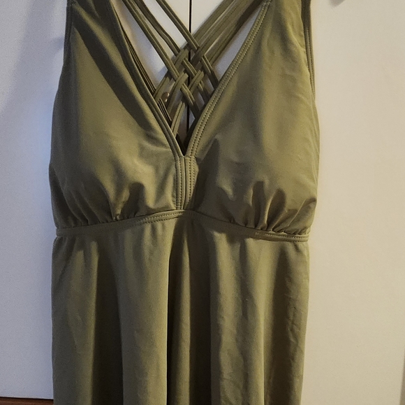 NWT- Aqua Eve Green Tummy Control bathing suit top. Size 12W.. $12 - Picture 9 of 13